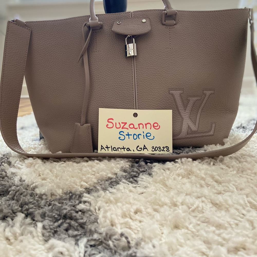 Brand new athentic Louis Vuitton Pernelle Galet Leather Tote